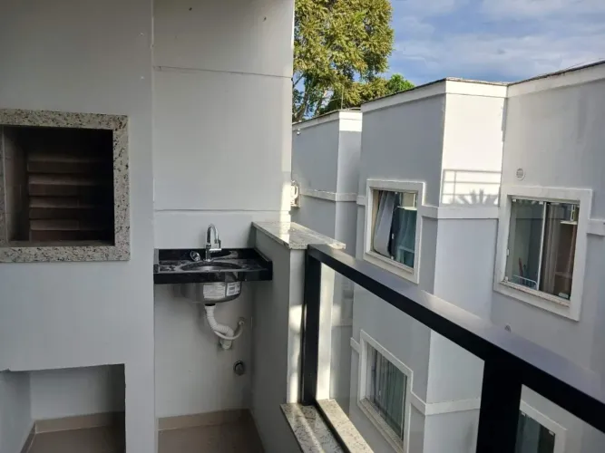 Apartamento semi mobiliado para Aluguel na Pedra Branca com 1 Suíte e Vaga de Garagem