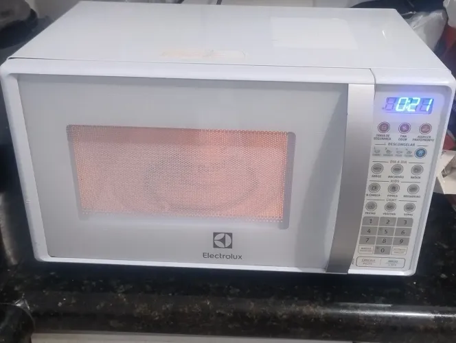 Micro ondas Eletrolux 20 litros 220 volts funcionando perfeitamente 