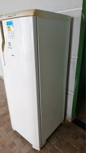 GELADEIRA ELECTROLUX 240L