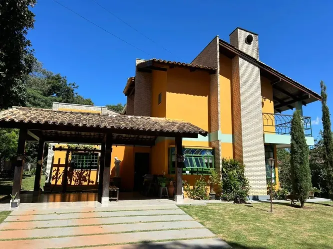 Sobrado tipo Chalé + 01 casa em terreno amplo em Chapada dos Guimarães