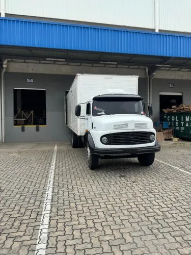 Caminhão Mercedes 1113