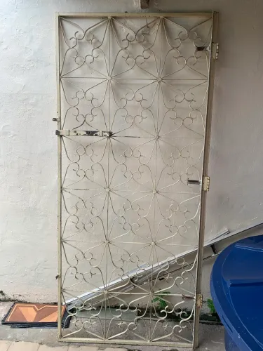 Grade de ferro para proteção.