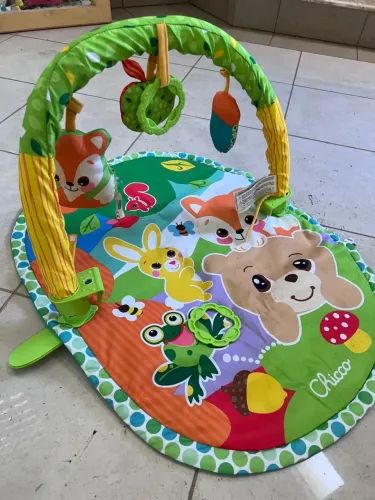 Tapete Ginasio de Atividades Chicco 3 em 1 com Arco Removível Colorido
