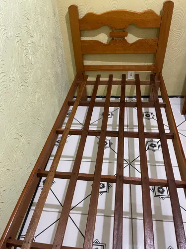 Cama em madeira angelim + colchão nunca usado