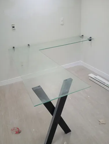 Vende se mesa de vidro pra escritório