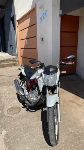 Moto conservada e pronta para rodar