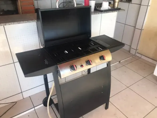 Churrasqueira Americana Móvel a Gás 3 Queimadores e 2 Mesas Laterais Preta Importada
