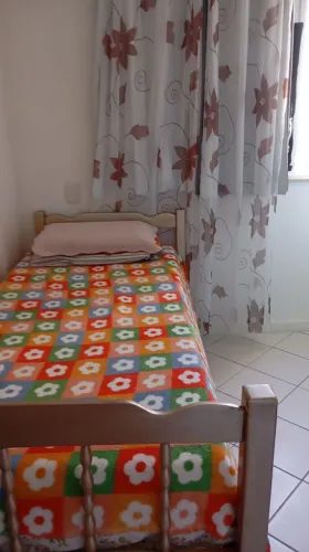 Divido apt.só com mulheres,quarto individual