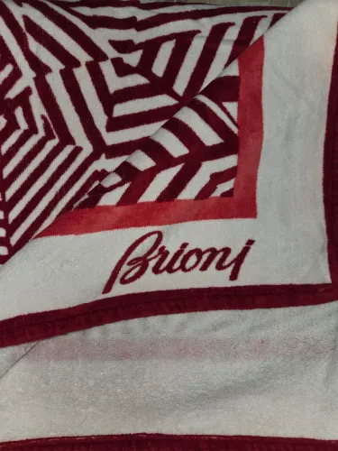 TOALHA DE PRAIA ITALIANA, MARCA BRIONI, NOVA, 1,26 X 1,58 CM , BRIONE VESTE REI CHARLES  !