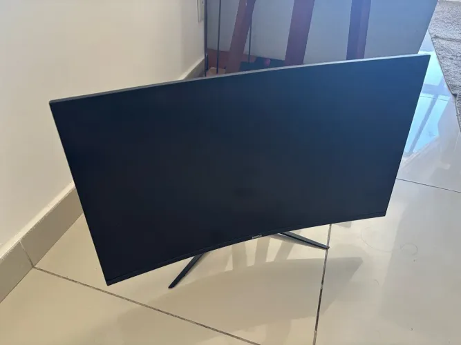Monitor gamer 240hz mancer Valak 27 (com defeito)