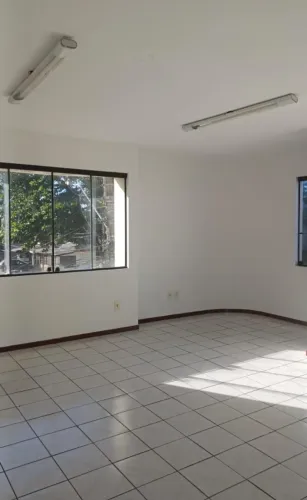 Excelente Sala Comercial 40m2 em Barreiros Av. Leoberto Leal 805 Sala 02 2°piso