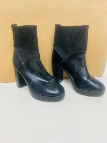 Bota feminina casual Chelsea em couro legítimo Cano Baixo