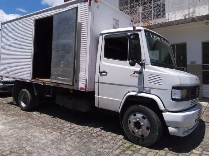 FRETES e MUDANÇAS