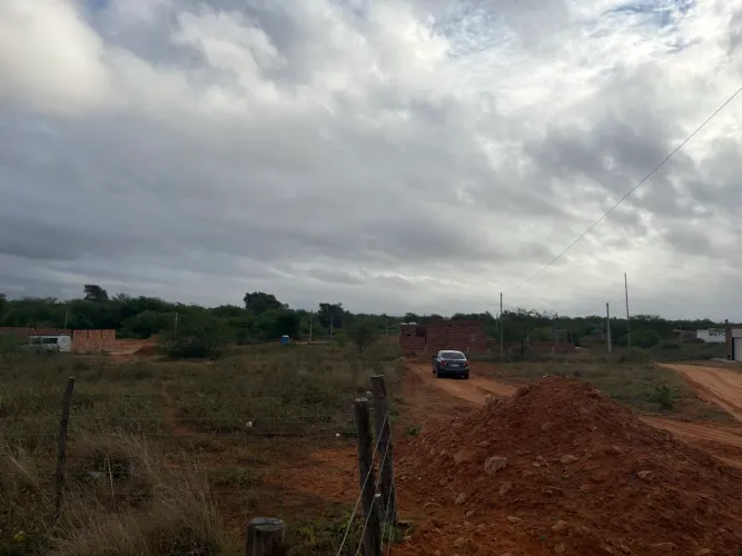 Lote pronto para construir atrás da UPA a 300 metros do asfalto