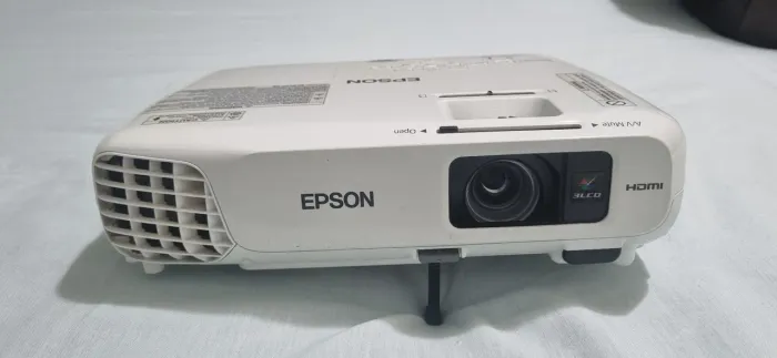 Projetor Epson PowerLite X24+ ? Pouco uso, excelente estado!