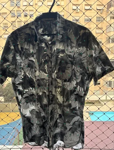Camisa de botão florida