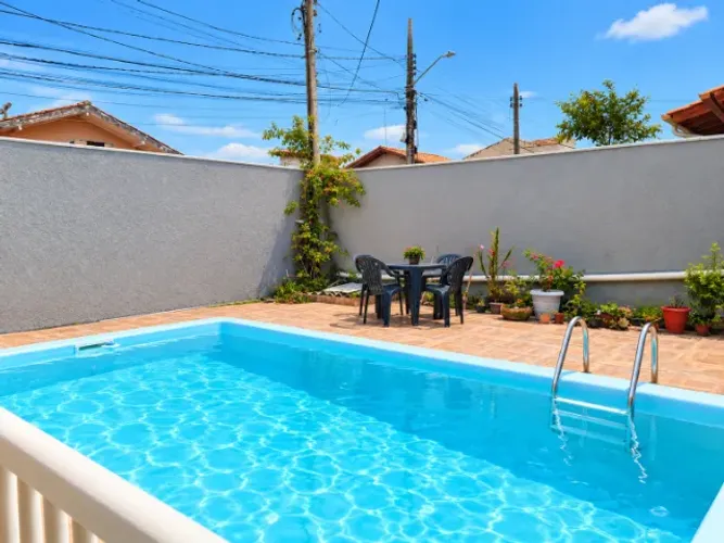 Casa Espaçosa com Piscina | 3 Qts (1 Suíte) | Até 8 Pessoas | Excelente Localização