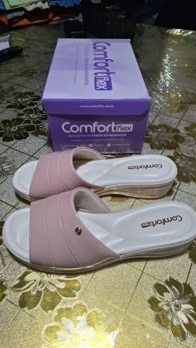 Sandália feminina _ Confort Flex _ n° 38 _ Nova na caixa. R$ 95
