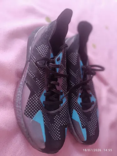 Tênis Adidas original nunca usado n°43