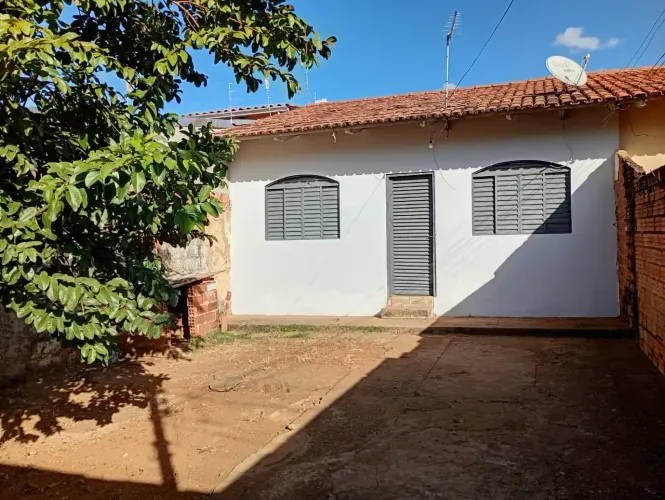 JARDIM PRESIDENTE, Casa individual de 02 quartos, teto laje...;