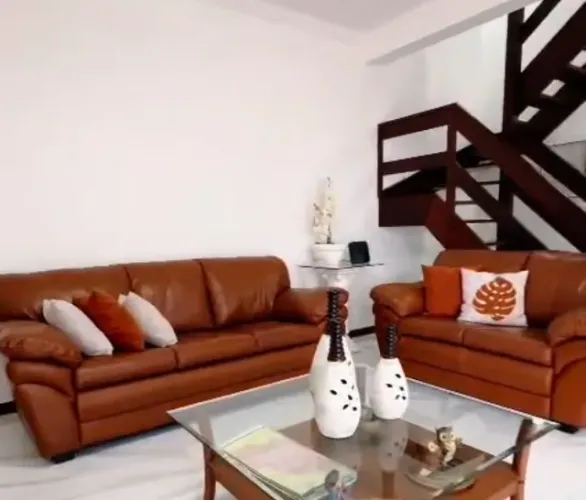 Conjunto sofá couro legítimo