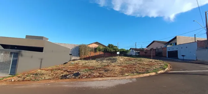 Terreno de esquina no Jardim Paraná em Cambé 