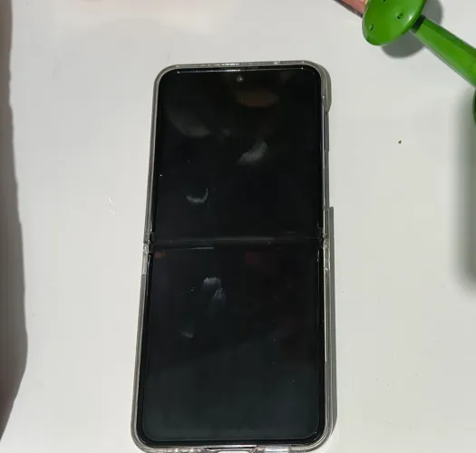 z flip 4 (com defeito)