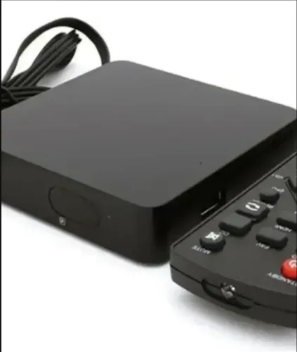 Aparelho eletrônico com defeito para retirada de peças vai com controle