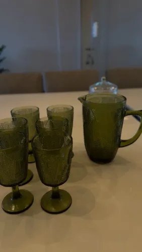 Conjunto de Jarra e taças verde folhagem