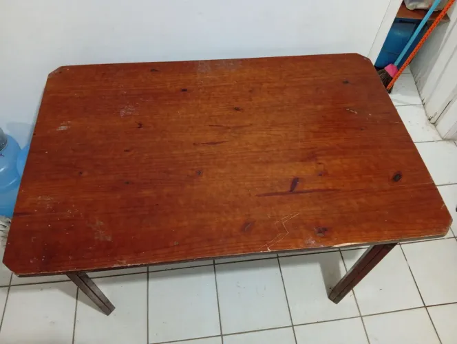 Mesa de Madeira Maciça em bom estado!
