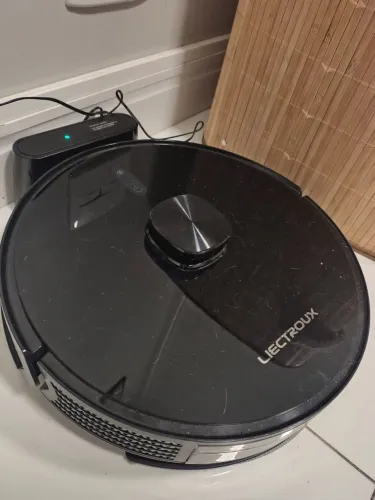 Robô aspirador praticamente novo