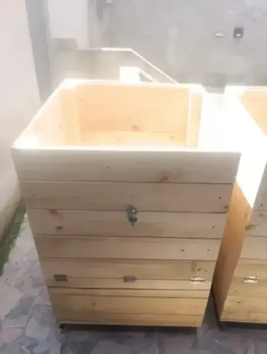 Container de Madeira 70x70x1m com Rodas e Tampa de Acesso - Ideal para Galpões e Indústria