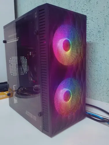 Ryzen 5700 / RX7600 / 16GB / 1TB Nvme