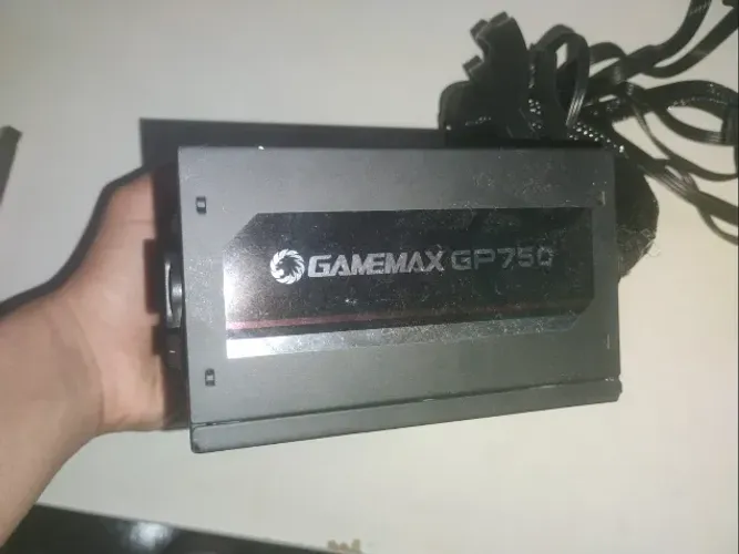 Fonte gamer gamemax Gp750w - defeito 