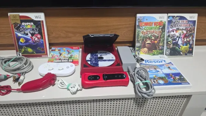 Nintendo Wii Mini Impecável + 05 Jogos originais + 03 Controles originais + Acessórios