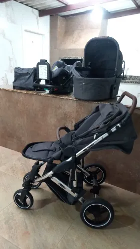 Vendo carrinho de bebê COMO 4 COMPLETO + ISOFIX!