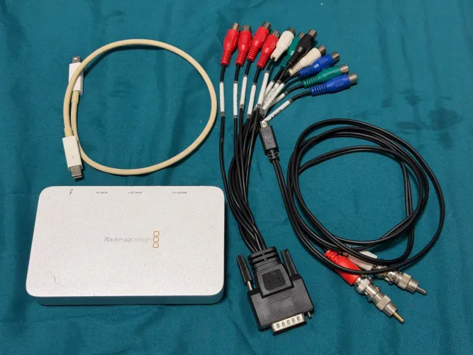 Placa de Captura Blackmagic Intensity Extreme Thunderbolt c/ Cabos Originais