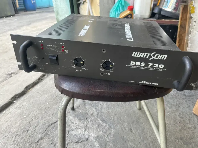 Marca: Wattsom (da Ciclotron) Modelo: DBS 720 (amplificador profissional