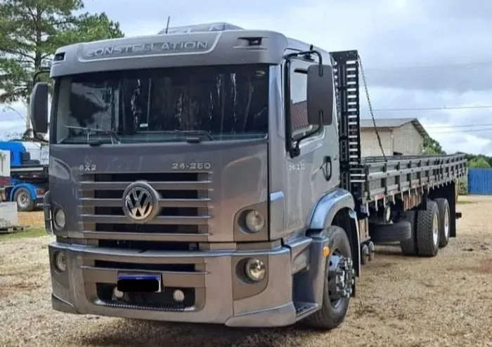 vw 24-250 6x2 ano 2011