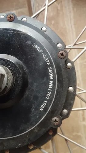 Roda com motor elétrico 36 V 350W.