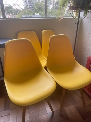 Jogo de Cadeiras pé palito - assento amarelo