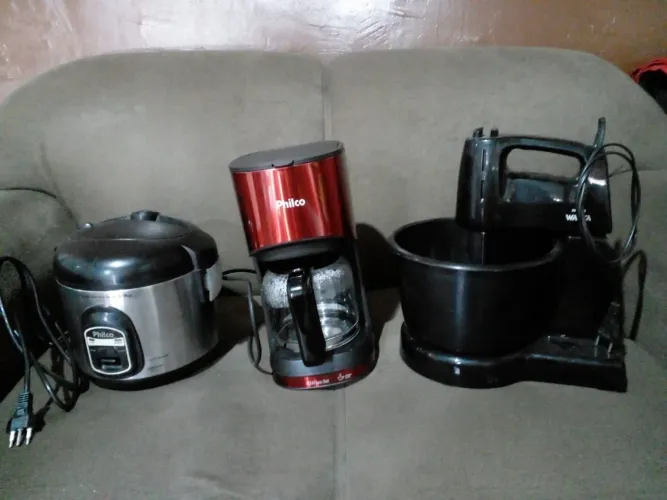 Batedeira usada, em perfeito funcionamento,cafeteira Philco semi nova