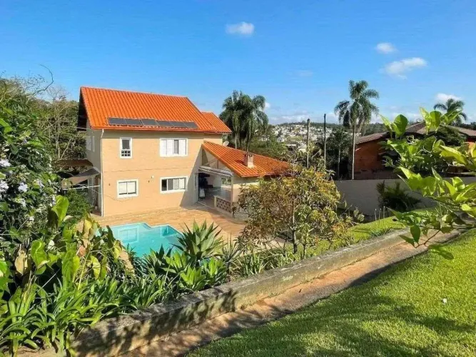 Sobrado com 3 Dormitórios, sendo 2 Suítes à venda, 300 m² por R$ 1.700.000 - Jandira - Jan