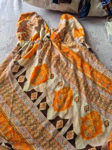 Blusinha leve com decote, alcinha e corpo soltinho . Nova. 30,00, 