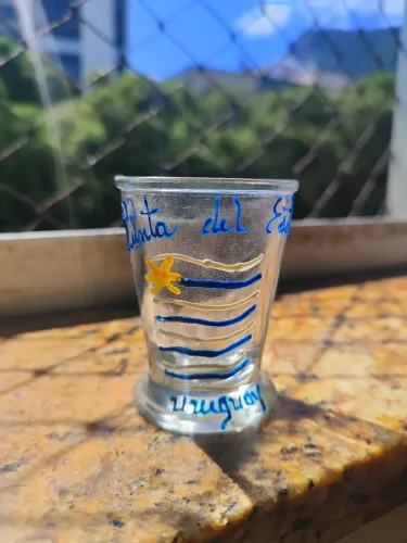 copinho shot para bebidas lembrança de punta del este uruguay bandeira