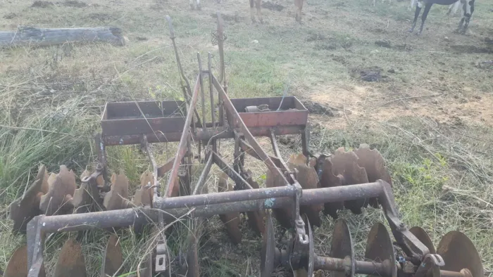 Arado niveladora antigo