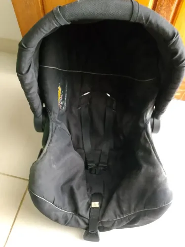 Bebê conforto pra vender só está um pouco empuerrado pq estava guardando,por 50reais