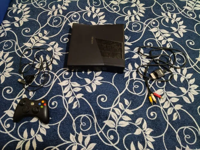 Xbox 360 Slim Desbloqueado + 1 Controle + Cabos (Sem Fonte) ? Aceito Ofertas!
