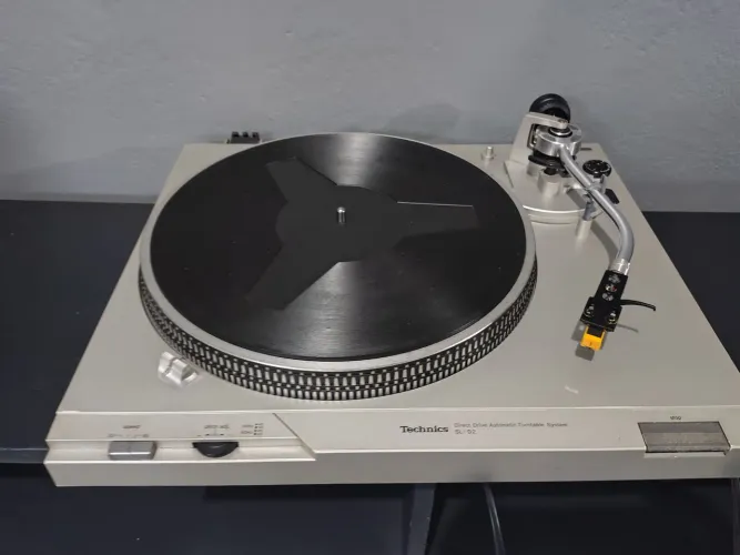 Toca disco Technics SL-D2