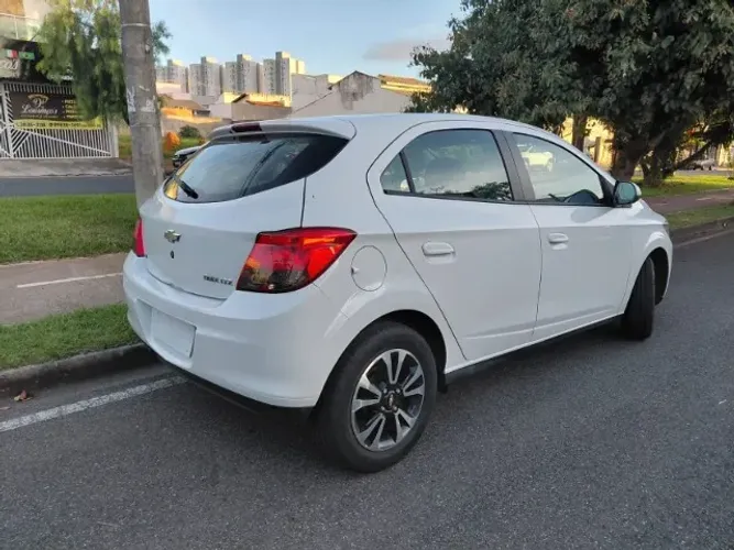 Chevrolet Onix Hatch LTZ 1.4 8V Flex Power Mec. 4P 2014